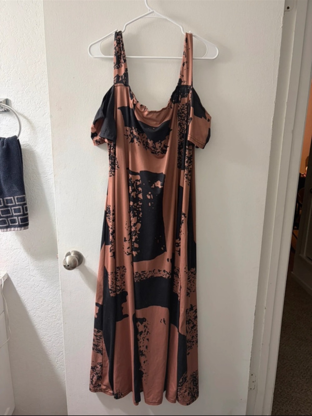 Women's Rust and Black Cold-Shoulder Maxi Dress